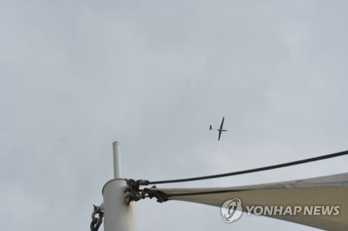 양철남 재료연구소 박사팀은 무인기와 여기 들어갈 연료전지 동력원을 개발해, 4시간 30분간 310㎞를 비행하는 시험에 성공했다고 밝혔다. 재료연구소에서 개발한 연료전지 동력원 무인기의 모습. 2017.11. 06 [재료연구소 제공]